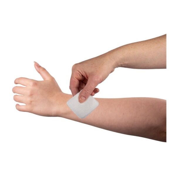 FAC Gauze Swabs 5 x 5cm - Pack of 100